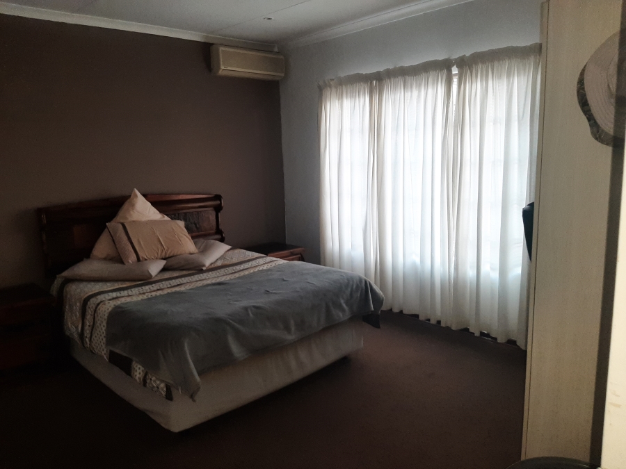 3 Bedroom Property for Sale in Safari Gardens North West